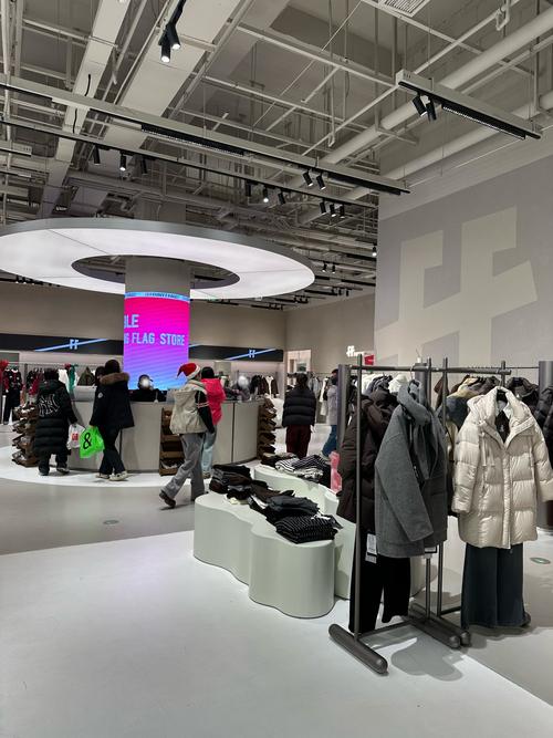 南京喜马拉雅衣服店 2025年实体零售的 逆袭样本
