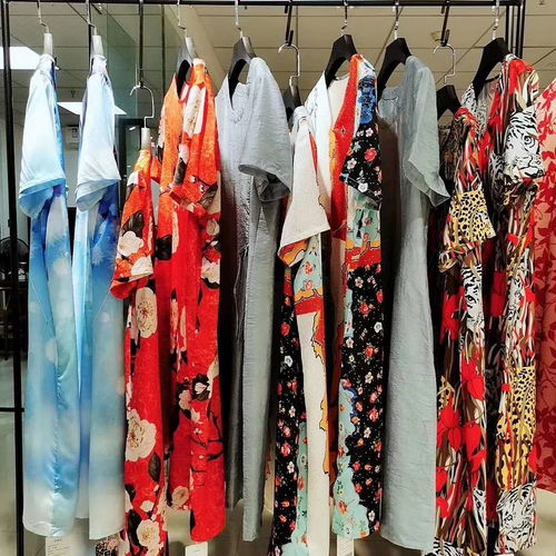 品牌折扣女装波西米亚风连衣裙 青春气息的完美选择与尾货批发机遇