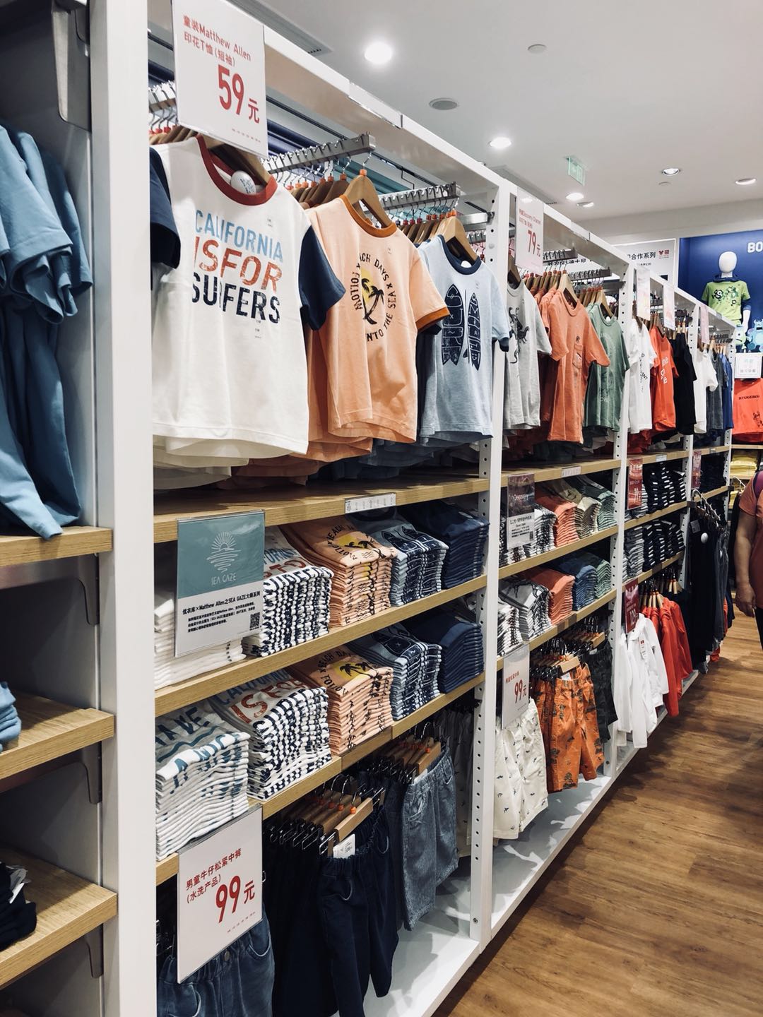 优衣库加码新零售 全新概念店落地万象天地，服装辅料销售成亮点